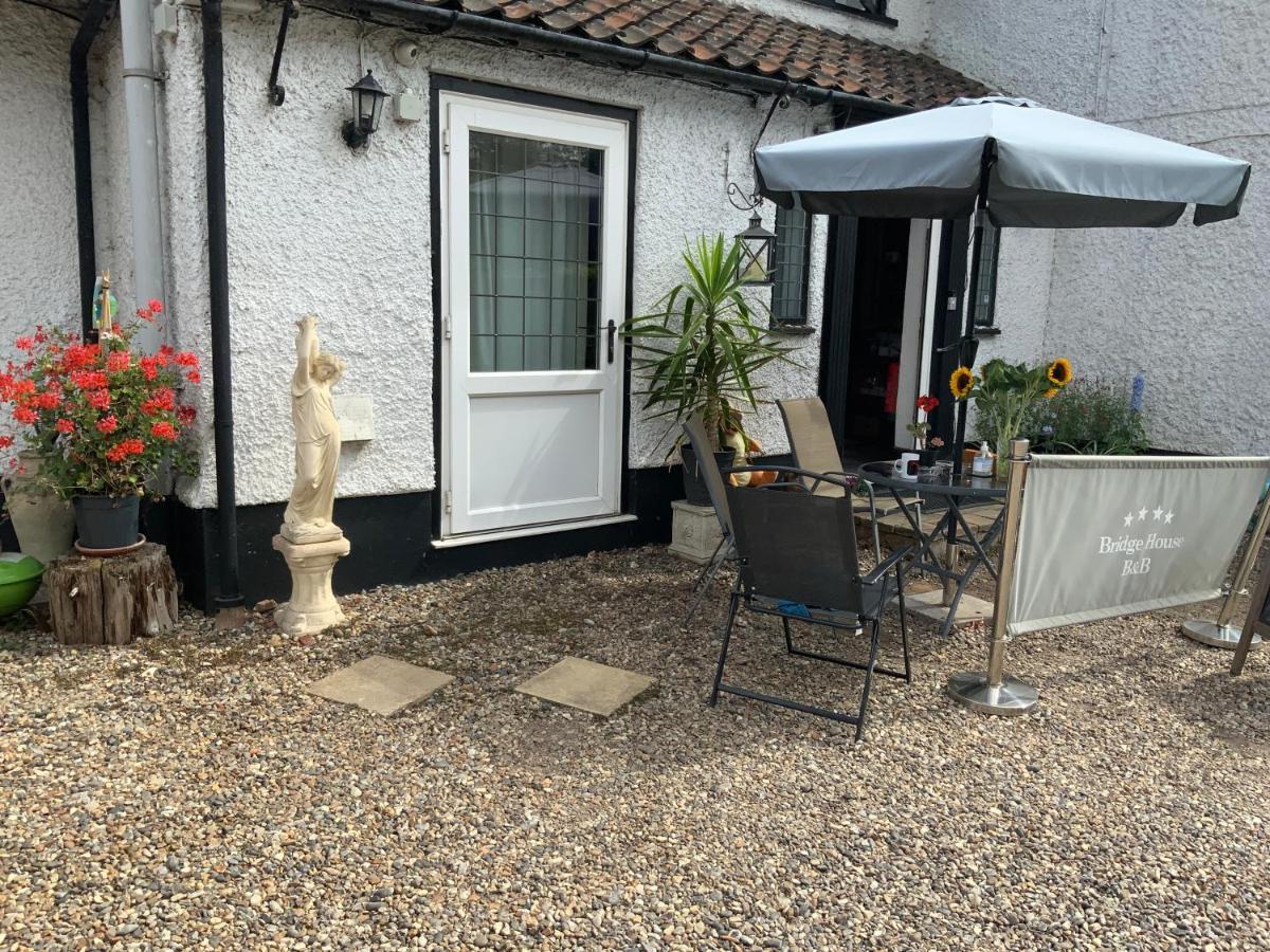 Coltishall The Bridge Guest House מראה חיצוני תמונה